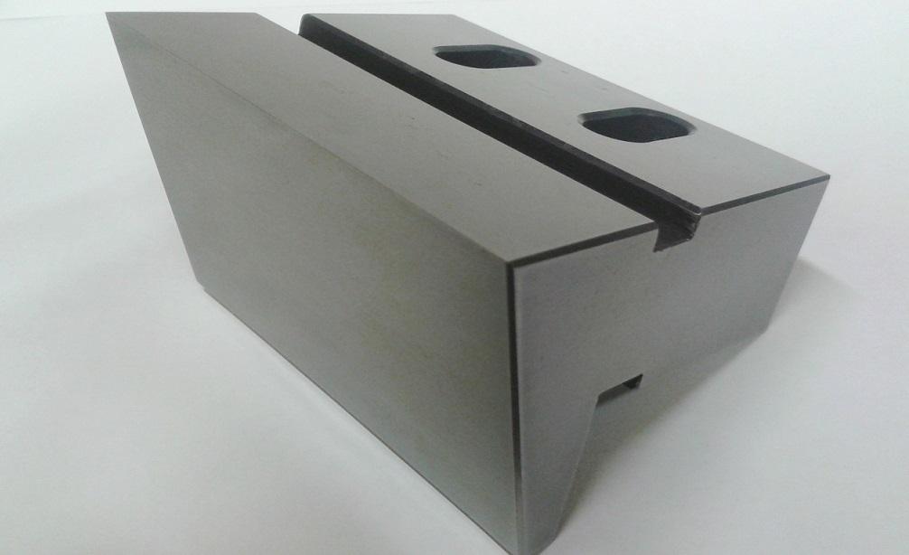 extra-under-angle_3 Svěr&aacute;k strojn&iacute; modul&aacute;rn&iacute; VMP-7L / dělen&yacute;
